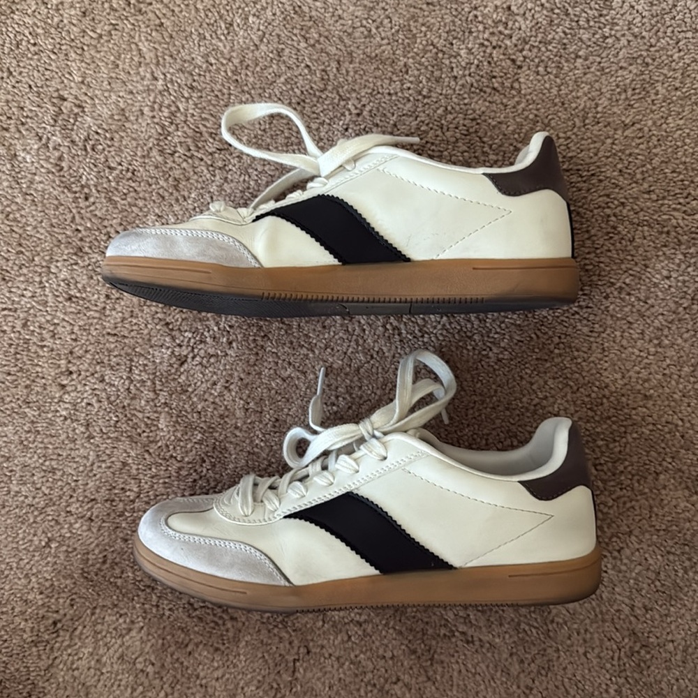 Universal Thread Womens’s Spencer White Low Top Fashion Sneakers 7 - Picture 2 of 9